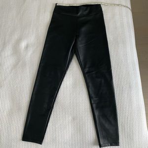 Thermal pleather/faux leather Calzedonia black leggings.